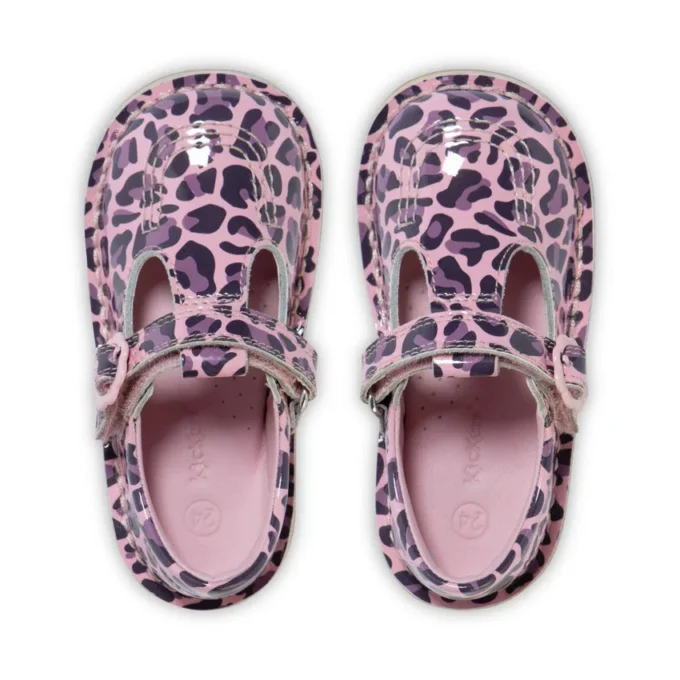 Kick T Bar pour bébés filles en cuir verni léopard rose Kick T Bar pour bébés filles en cuir verni léopard rose